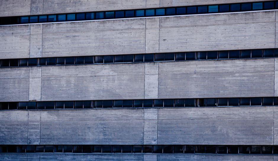 Stupid Engineering Gives Holiday Brain Its Own Aluminum Wall Calendar