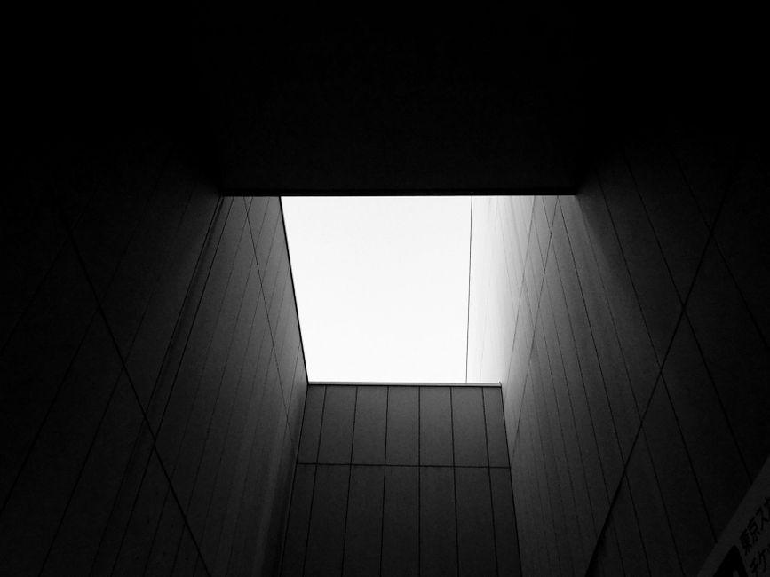 Tsukumo Kiln 2026: Triangular Ceramic Studio in Kobe