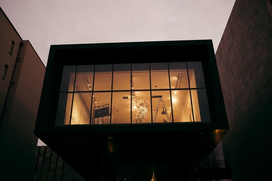 Uncanny Shifts 2026: ร้านแว่นเก่าแปลงร่างเป็นงานศิลป์