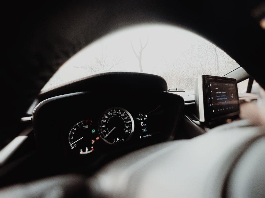 Waymo Robotaxi: Autonomous car calls police on armed teens