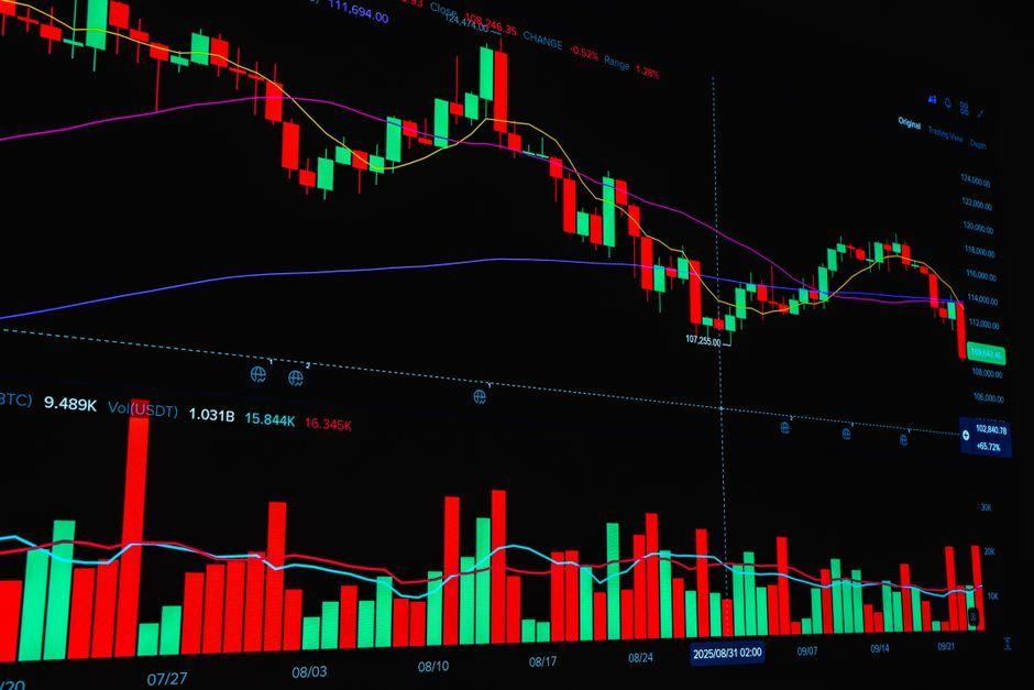 US Bond Yields Surge Past 5% to Reach 2007 Highs
