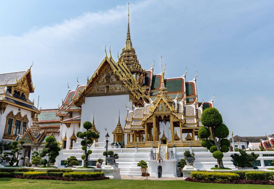 โปรดเกล้าฯ พระราชทานเครื่องราชฯ ข้าราชบริพารในพระองค์ 5 ราย