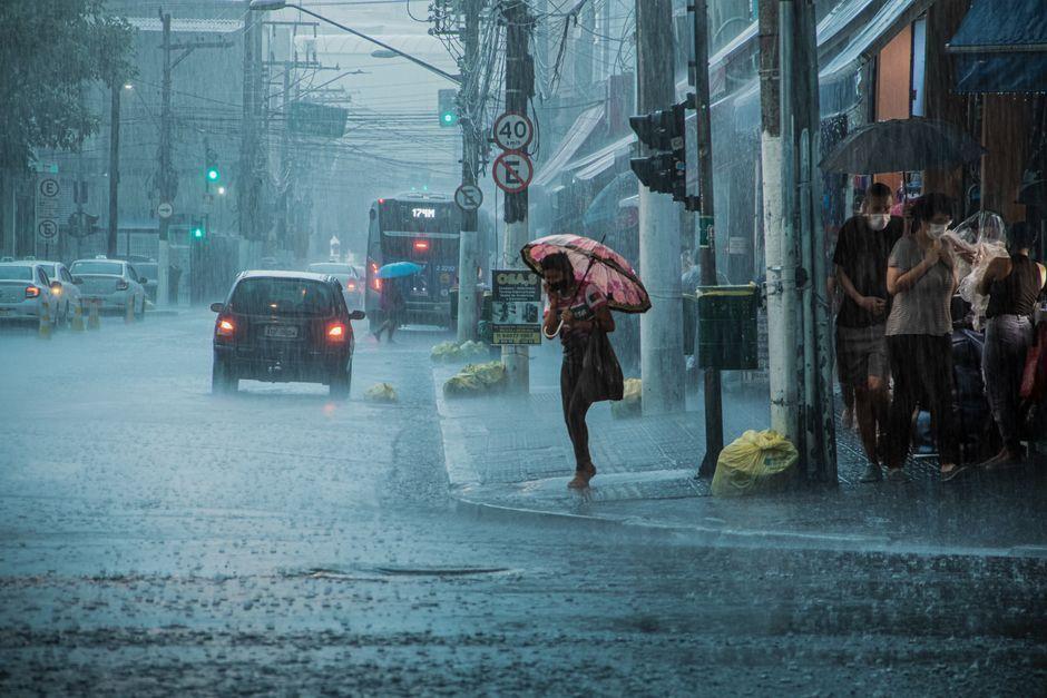 วิเคราะห์วิกฤตฝนฟ้าคะนอง 60%: เมื่อสภาพอากาศกลายเป็นโจทย์ใหญ่ในชีวิตประจำวัน