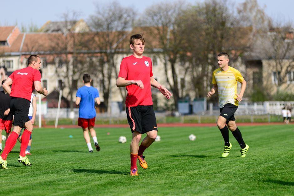Gomez injury overshadows winning start for Iraola