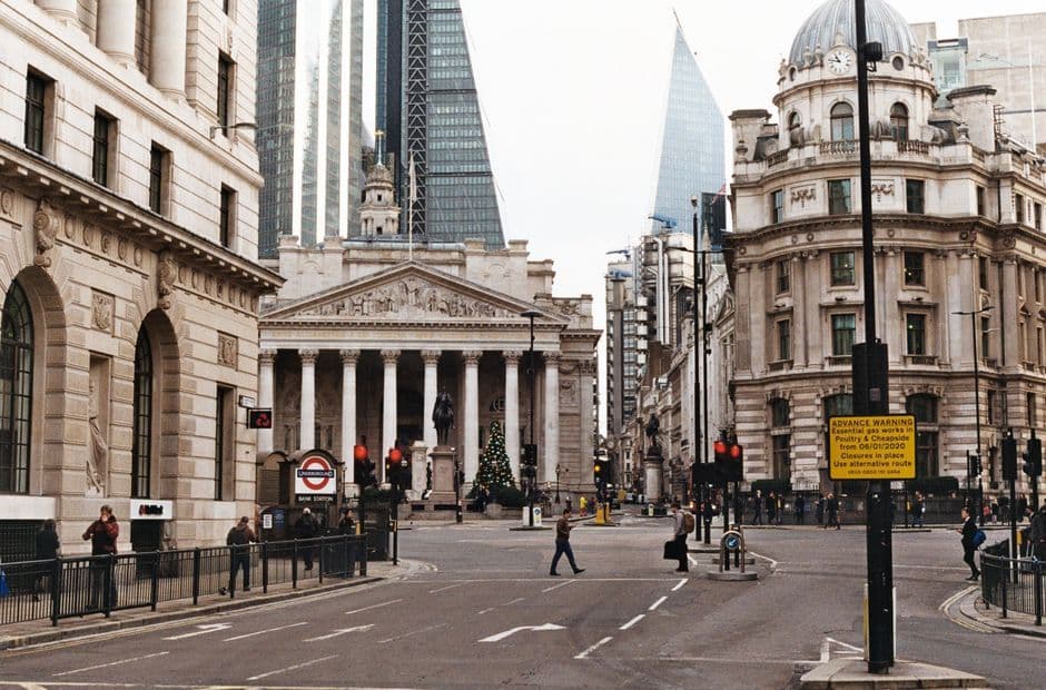 Bank of England เตือนกระแส AI อาจเขย่าตลาดการเงิน