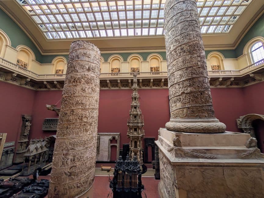 Es Devlin Unveils Rotating Library Exhibition 2026
