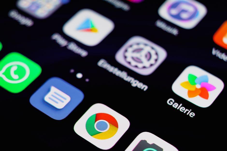 Google ordered to ease alternative app store downloads in a week