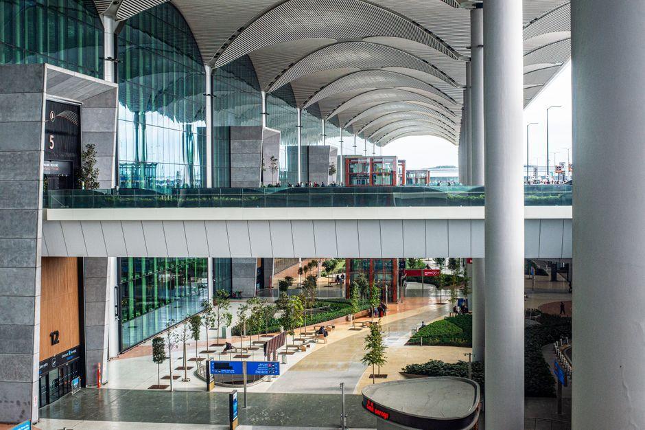 Heathrow Net Zero 2026: ลดผู้โดยสารอาจเป็นทางรอดเดียว