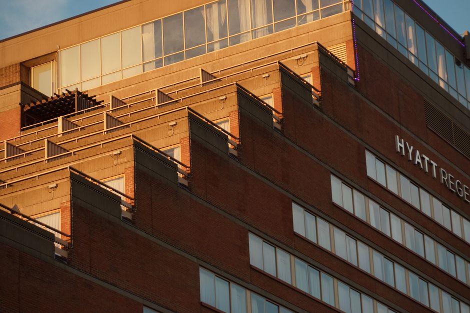 Hyatt Shares Fall Over 5% on Delayed Openings as Mid-Market Expansion Speeds Up