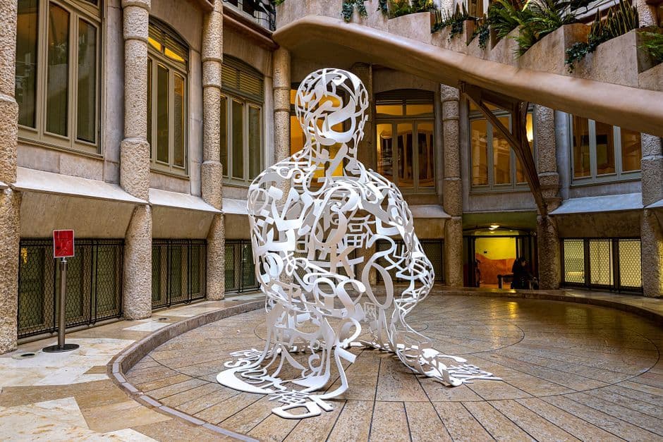 Kasey McMahon เนรมิต The Thinker ด้วยสายเคเบิล