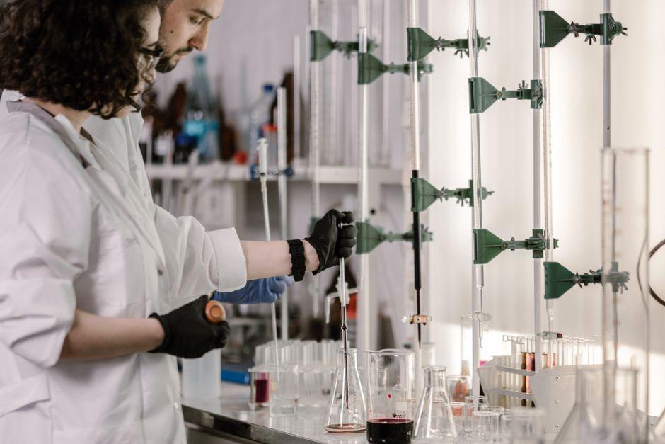 Michael Polansky ซีอีโอ Outer Biosciences ฝึก AI บนผิวหนังมนุษย์