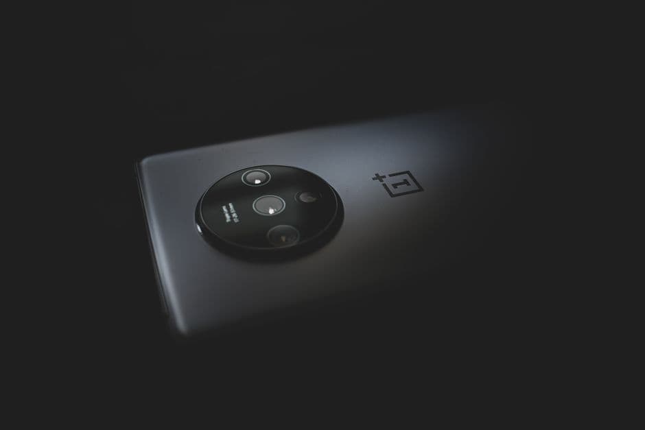 Motorola Signature 27 มือถือดีไซน์ล้ำใช้ชิป Snapdragon 8 Elite