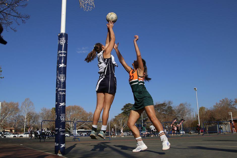 England suffer heavy netball defeat by Australia