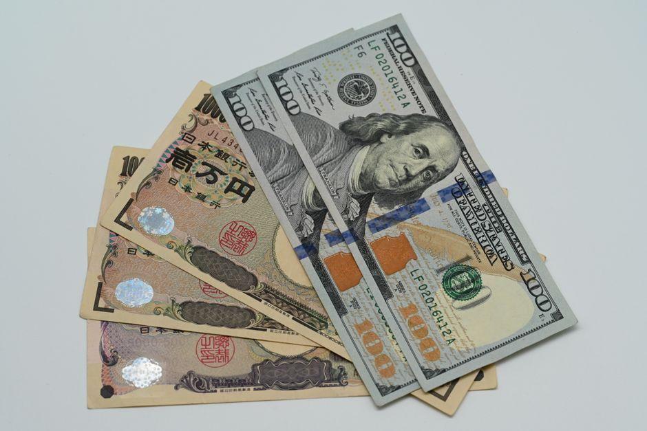 US and Japan take action to prop up yen in rare joint move