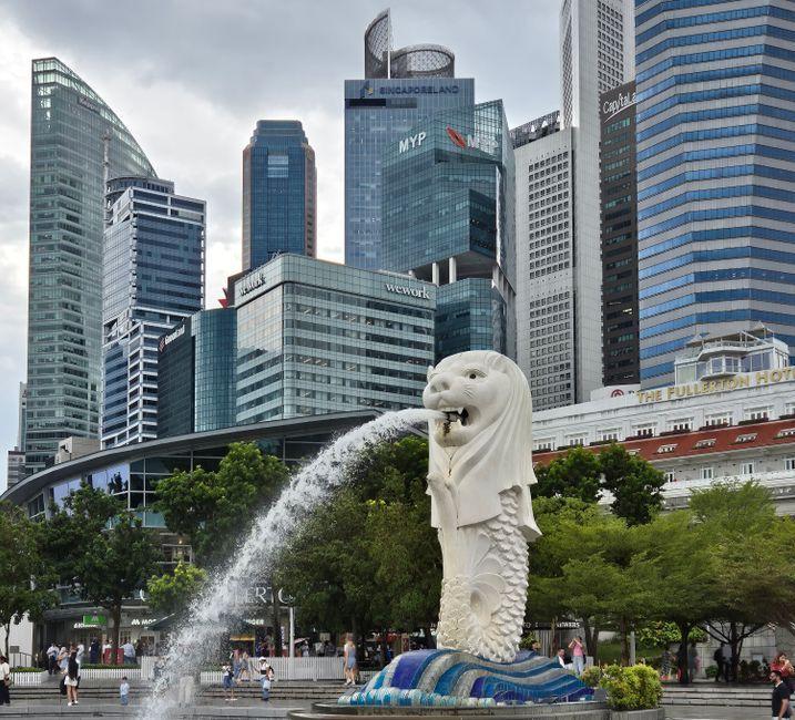 Num Kala and Ja-Oh Take Family to Singapore, Dubbing the Trip 'Disheveled Tour'