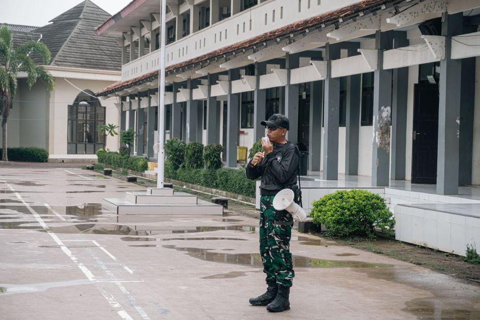 รัฐบาลสั่งยกระดับความปลอดภัยสถานศึกษาทั่วประเทศ พร้อมชวน ปชช. ร่วมบริจาคโลหิตช่วยเหตุกราดยิงนนทบุรี