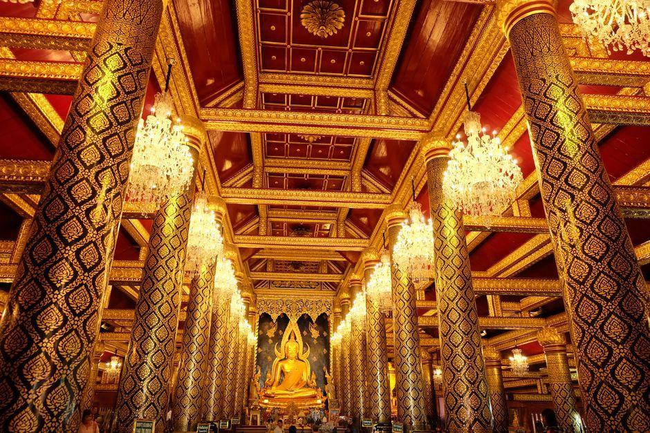เช็กตำแหน่งวางพระเครื่องและทิศมงคลเสริมโชคลาภในบ้าน