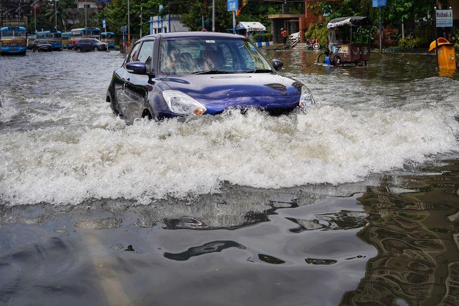 เจาะลึกสถานการณ์ฝนตกหนัก: เมื่อกรมอุตุฯ เตือนภัย แล้วเราจะปรับตัวอย่างไรในฤดูนี้