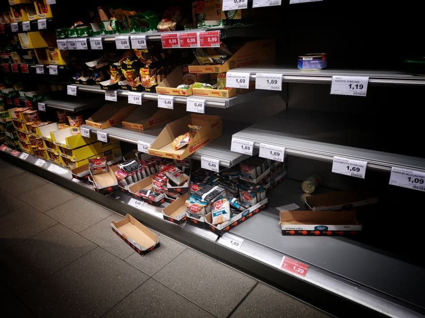 UK Urges Emergency Food Stockpiling Amid Climate Risks