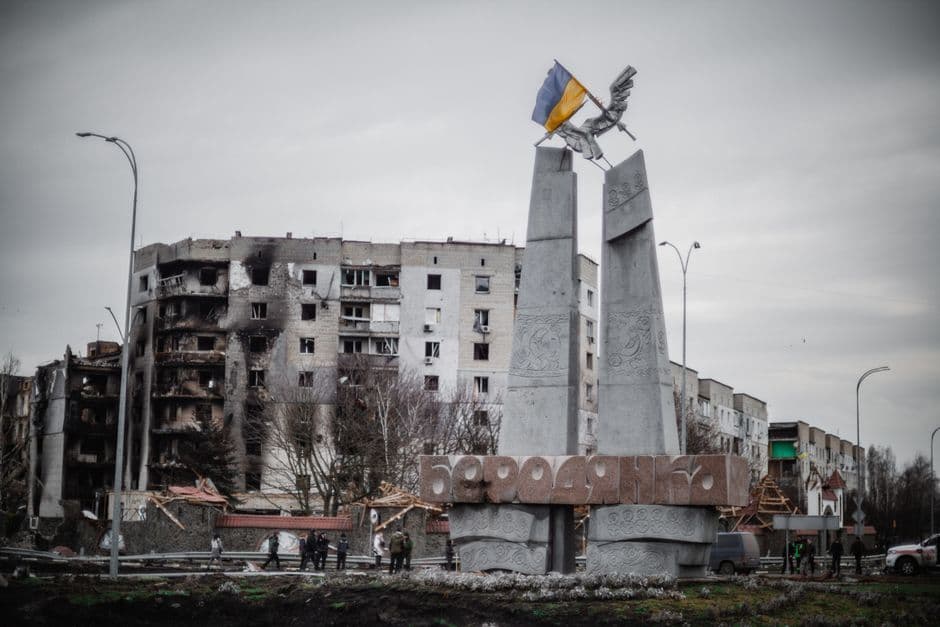 Russia strikes second major Kyiv bridge in shift