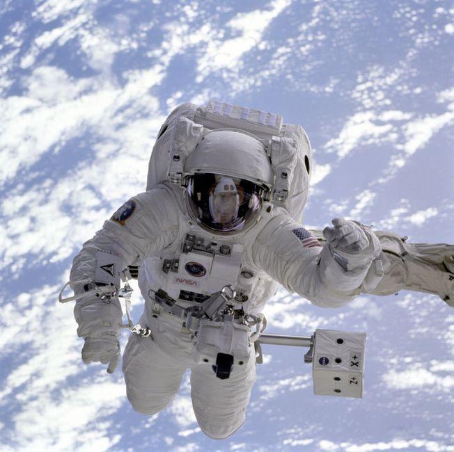นักบินอวกาศ NASA ปฏิบัติภารกิจเดินอวกาศ 6.5 ชั่วโมง นอกสถานี ISS