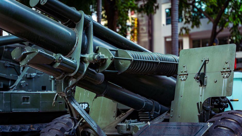 US strikes Iranian launchers on Larak Island