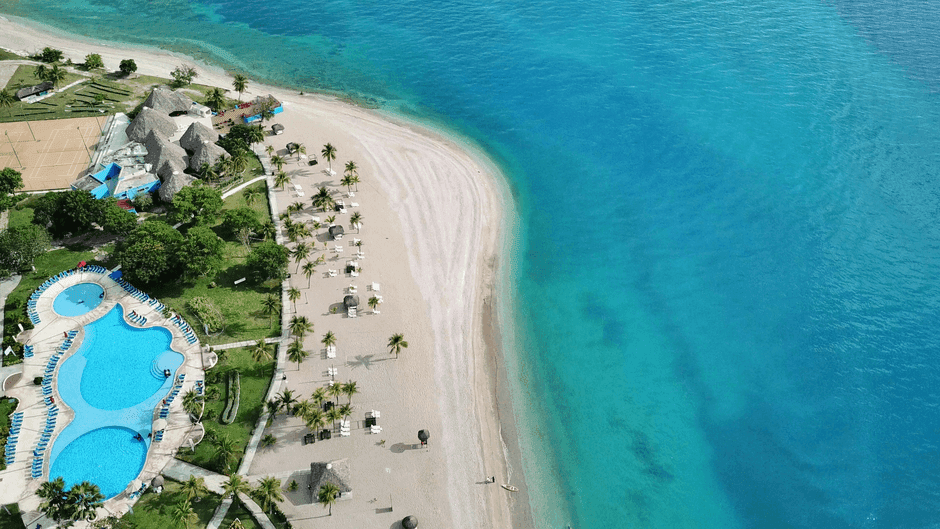 Royal Caribbean เจรจาซื้อหุ้น 50% ใน Sandals Resorts