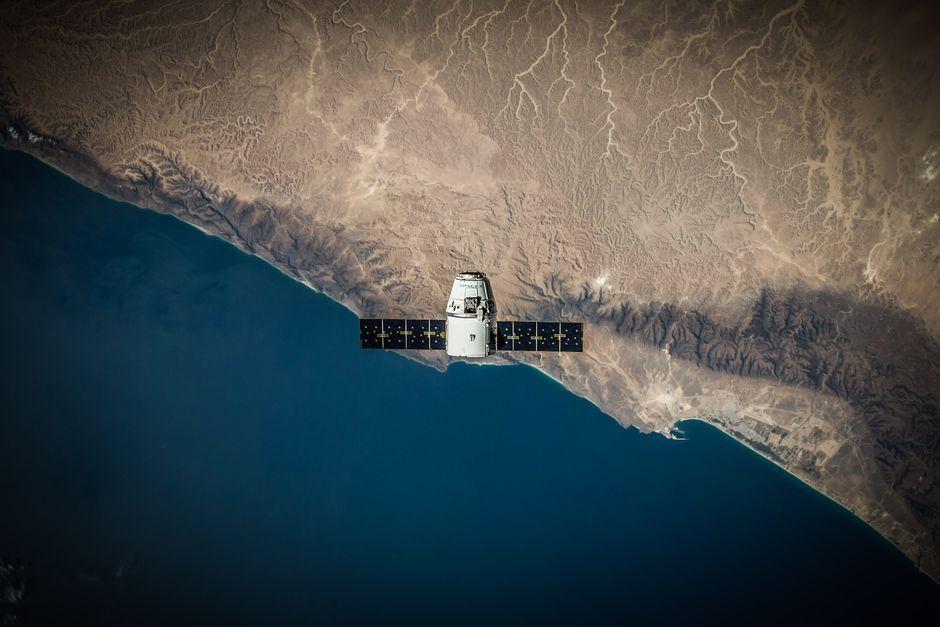 วิศวกรวางแผนกู้ดาวเทียมสำรวจอวกาศ Swift ของ NASA