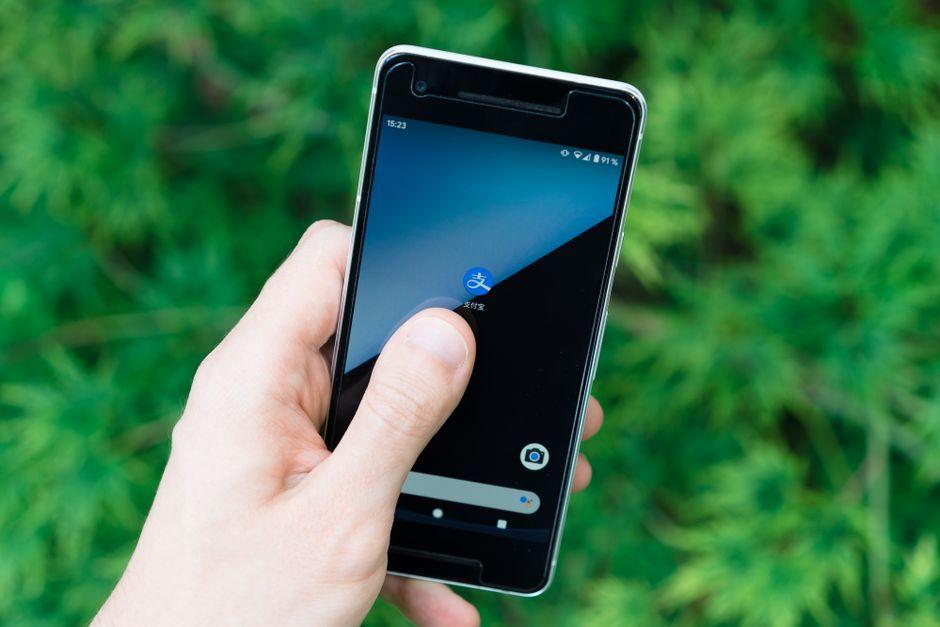 Tecno Bezelless Hands-On: The First Truly Bezel-Free Phone