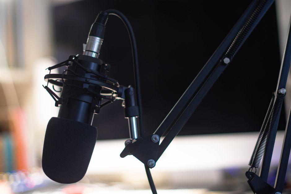 The Vergecast: New Instagram logo and Zuck's AI manifesto