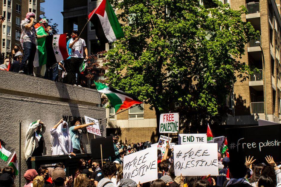 UK sanctions West Bank settlements; angry Israel retaliates
