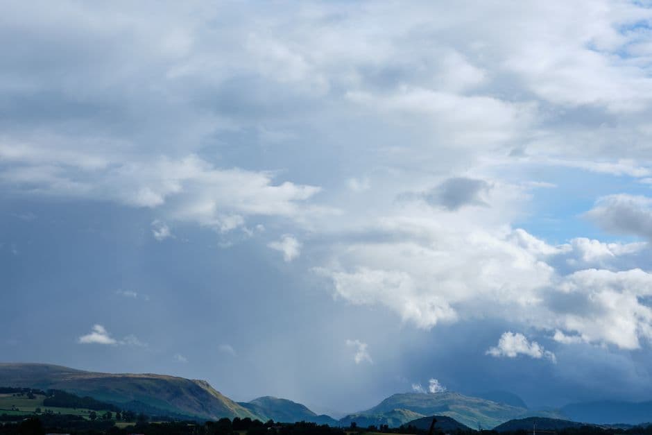 สภาพอากาศ UK สัปดาห์นี้: ลมใต้พัดความอบอุ่นก่อนฝนลมแรง