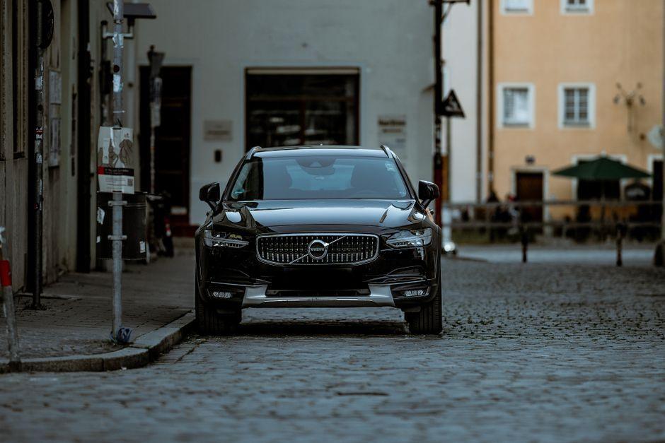 Volvo upgrades 2028 XC60 and XC90 plug-in batteries